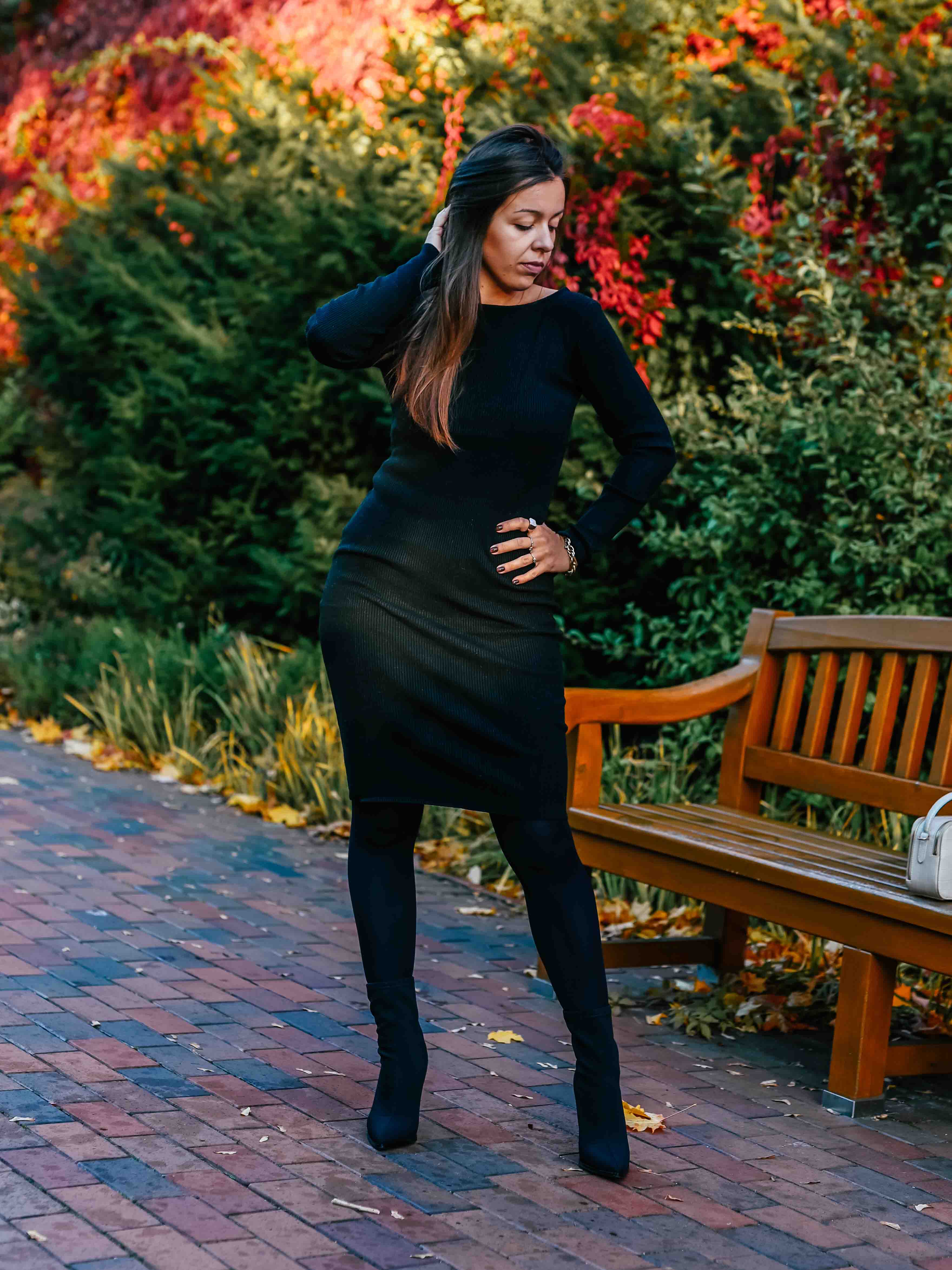 Sukienka sweterkowa midi czarna - obrazek 4