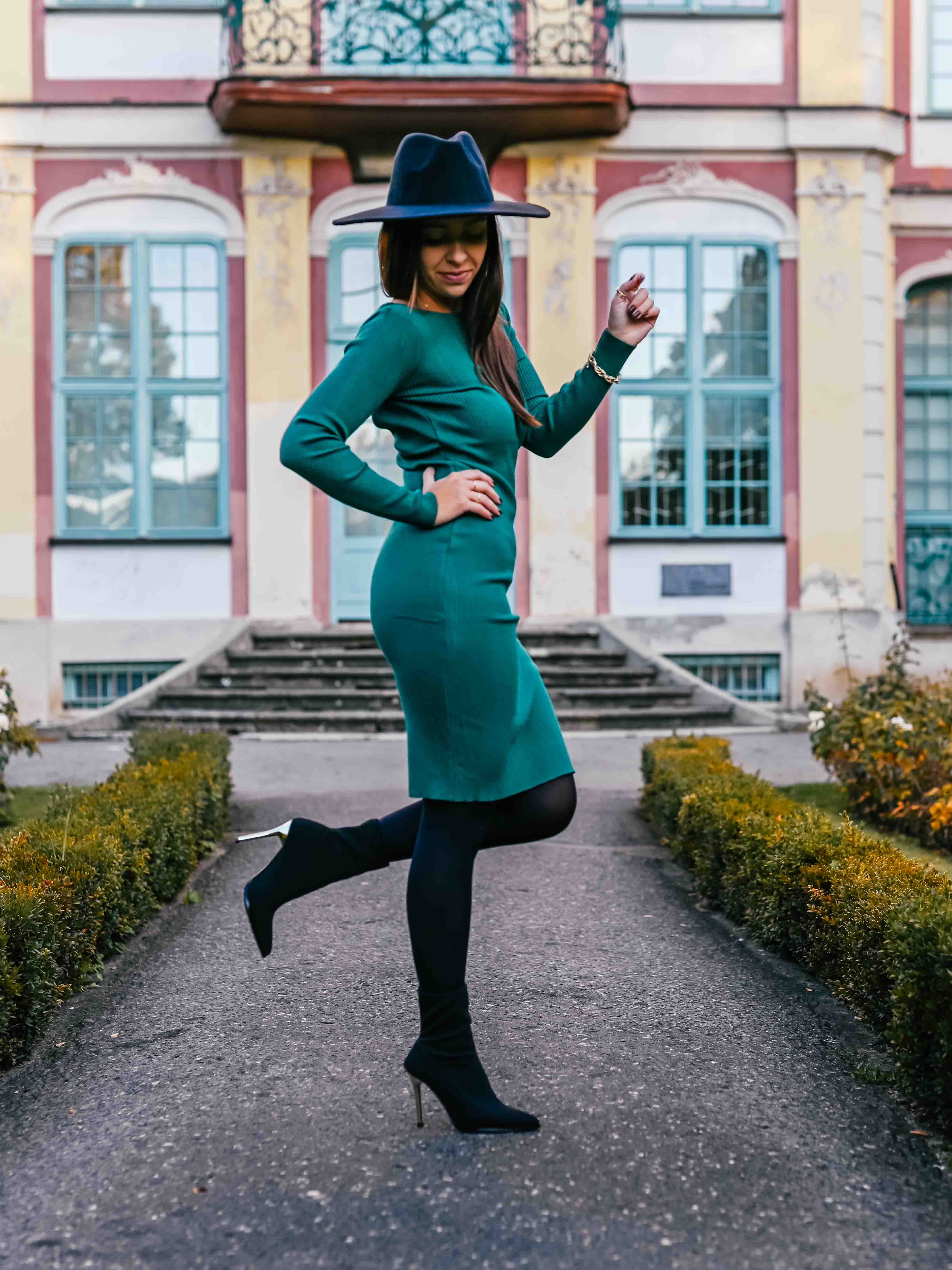 Sukienka sweterkowa midi zielona