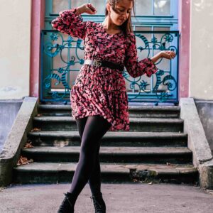 Sukienka falbanki kwiatuszki róż