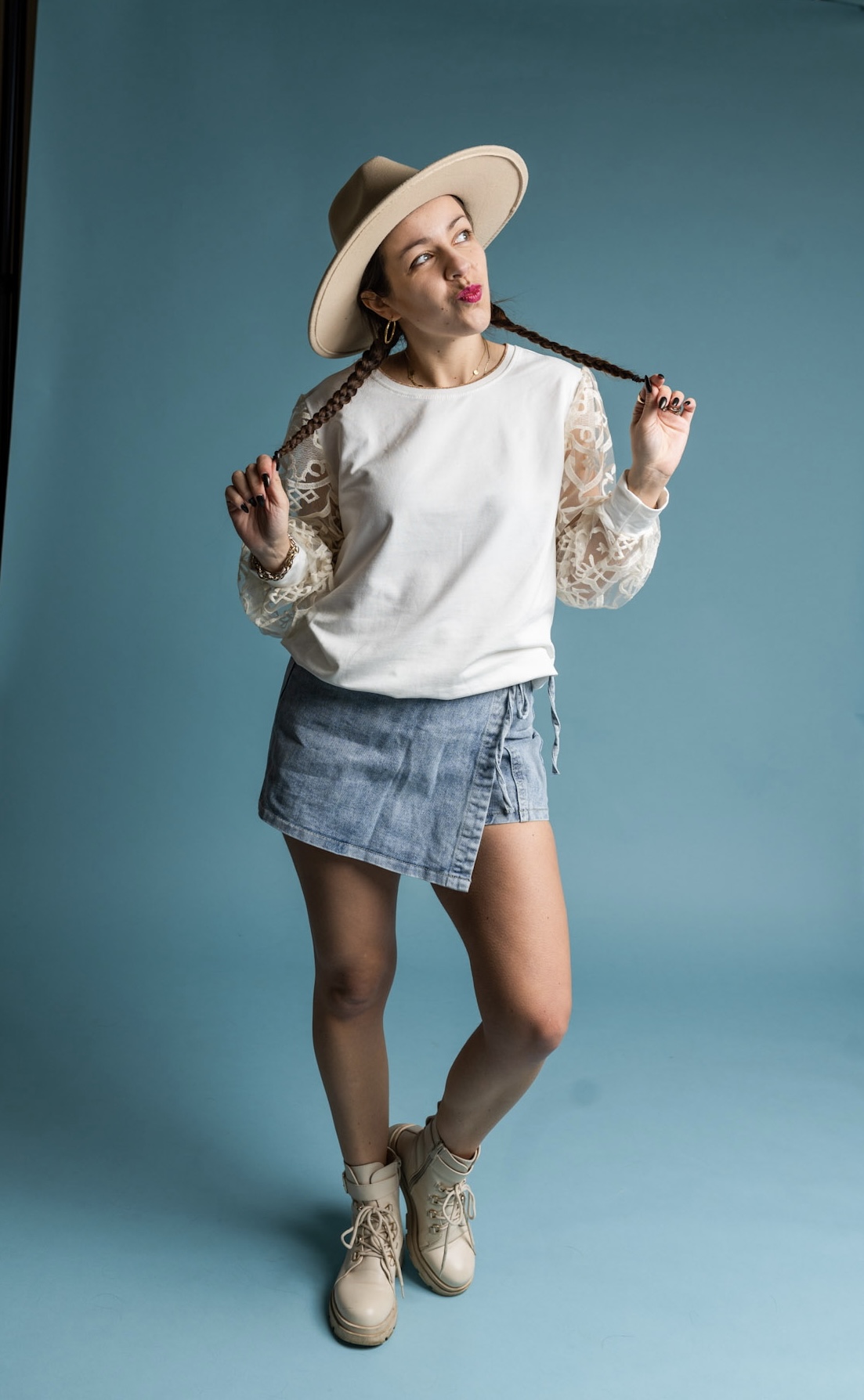 Jeansowe spodenki z zakładką - obrazek 3