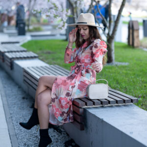 Sukienka kopertowa wiązana pastelowa