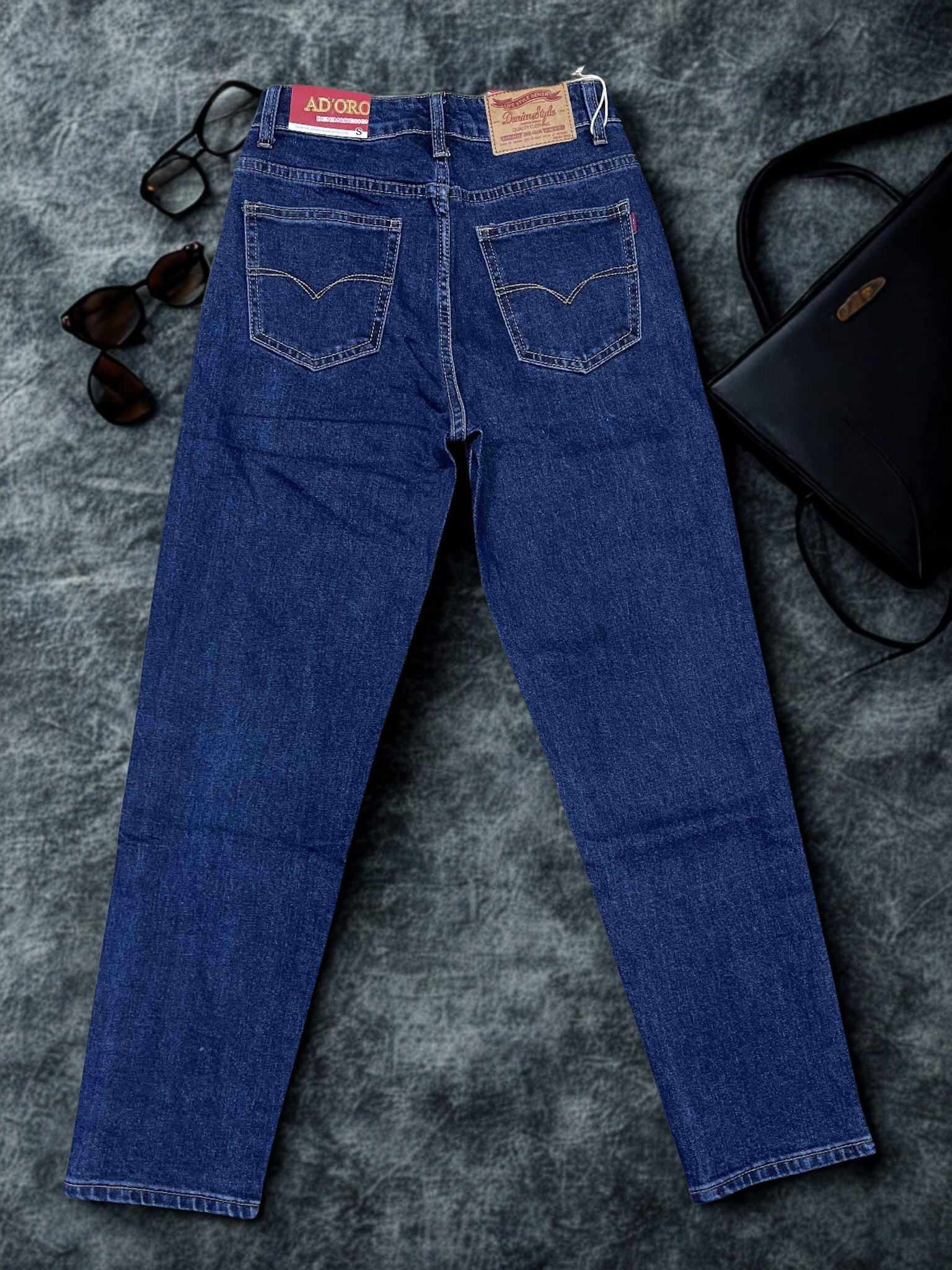 Klasyczne Jeansy DENIM CLASSIC - MOM FIT granatowe - obrazek 4