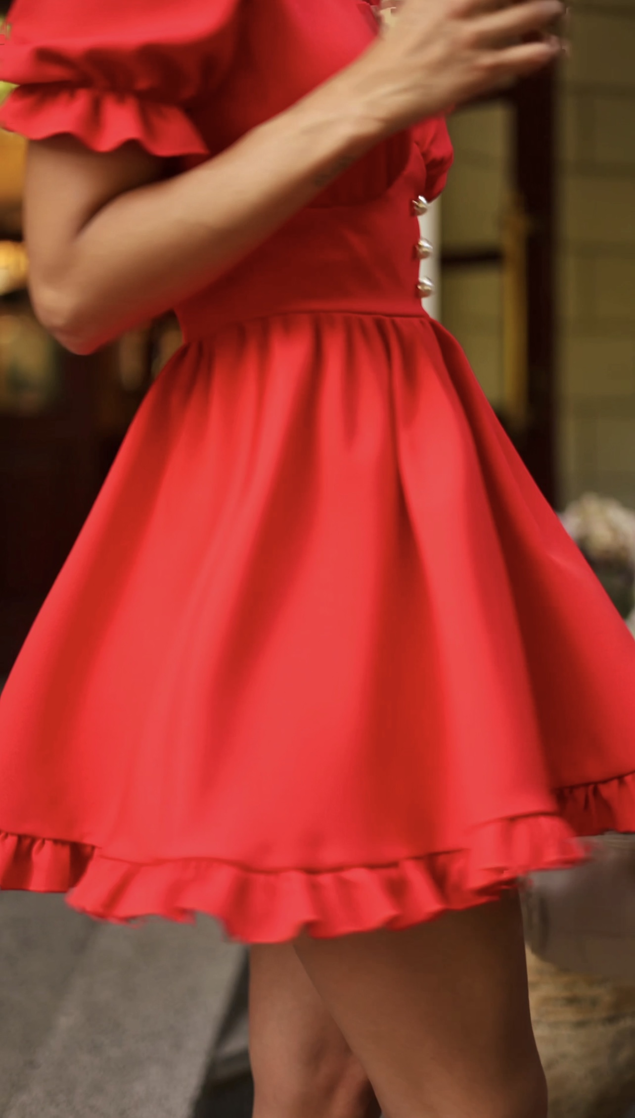 Sukienka DOLCE ROUGE – mini z falbaną - obrazek 5