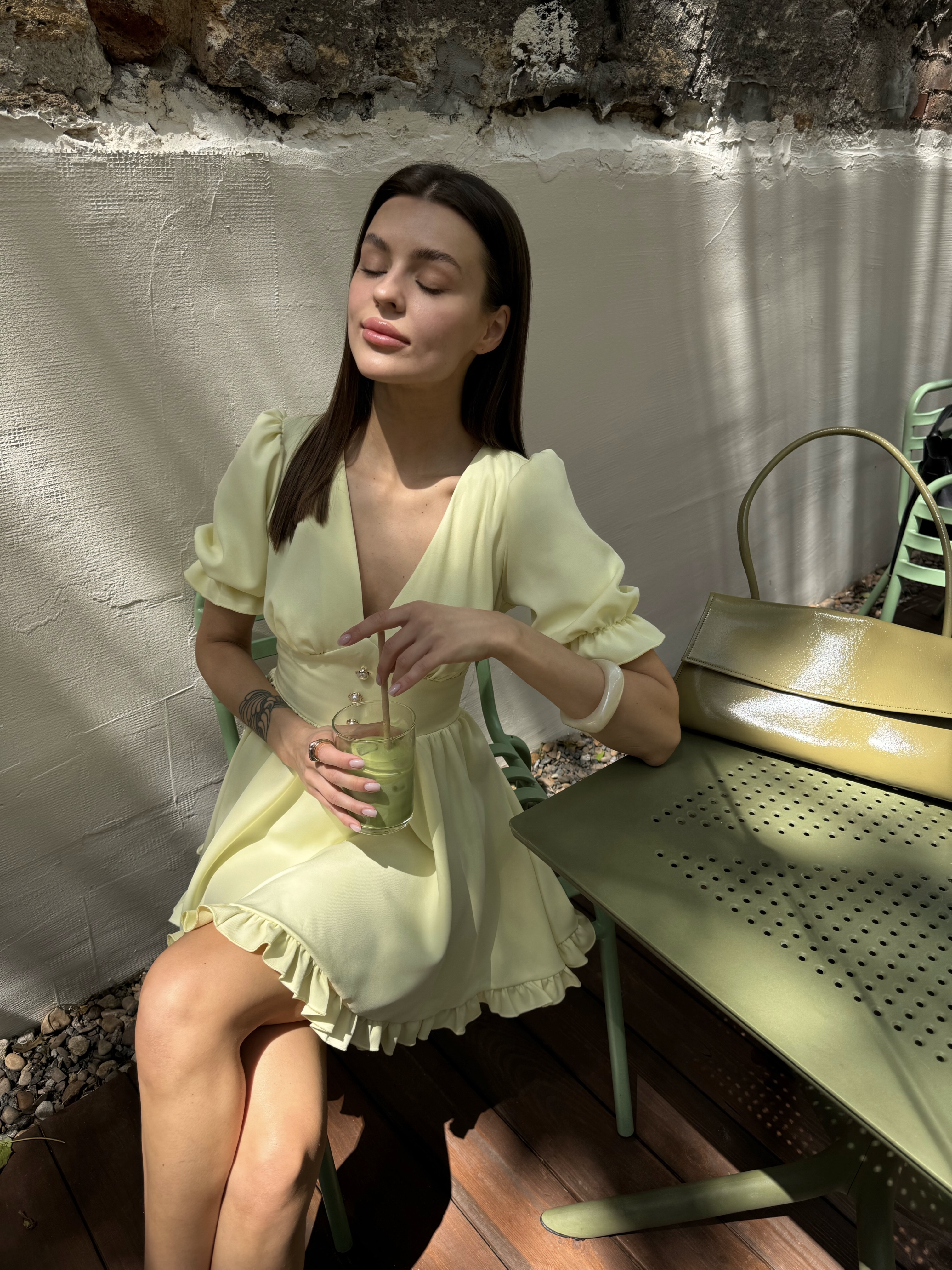 Sukienka DOLCE BUTTER YELLOW – mini z falbaną - obrazek 5
