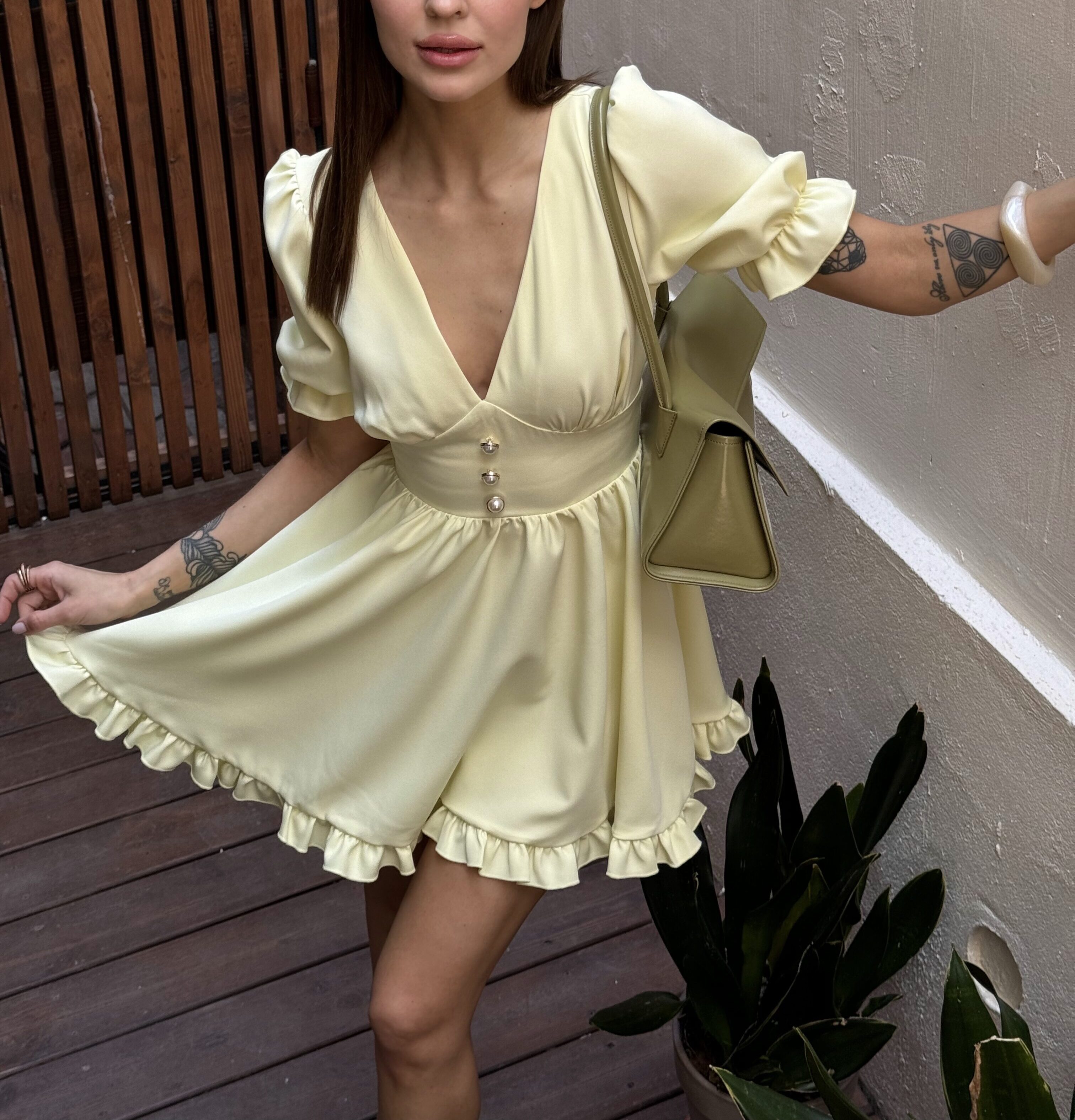 Sukienka DOLCE BUTTER YELLOW – mini z falbaną