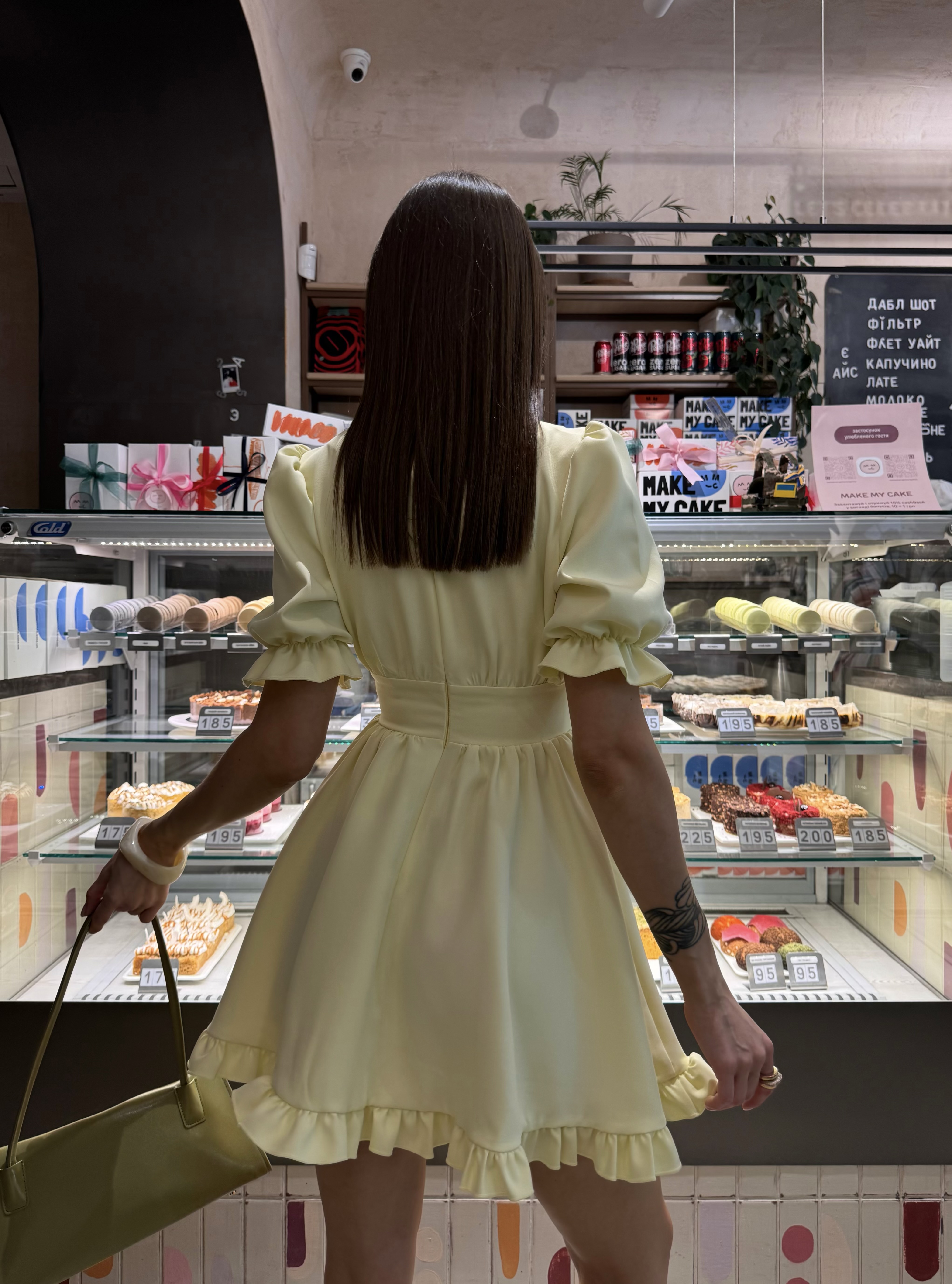Sukienka DOLCE BUTTER YELLOW – mini z falbaną - obrazek 7